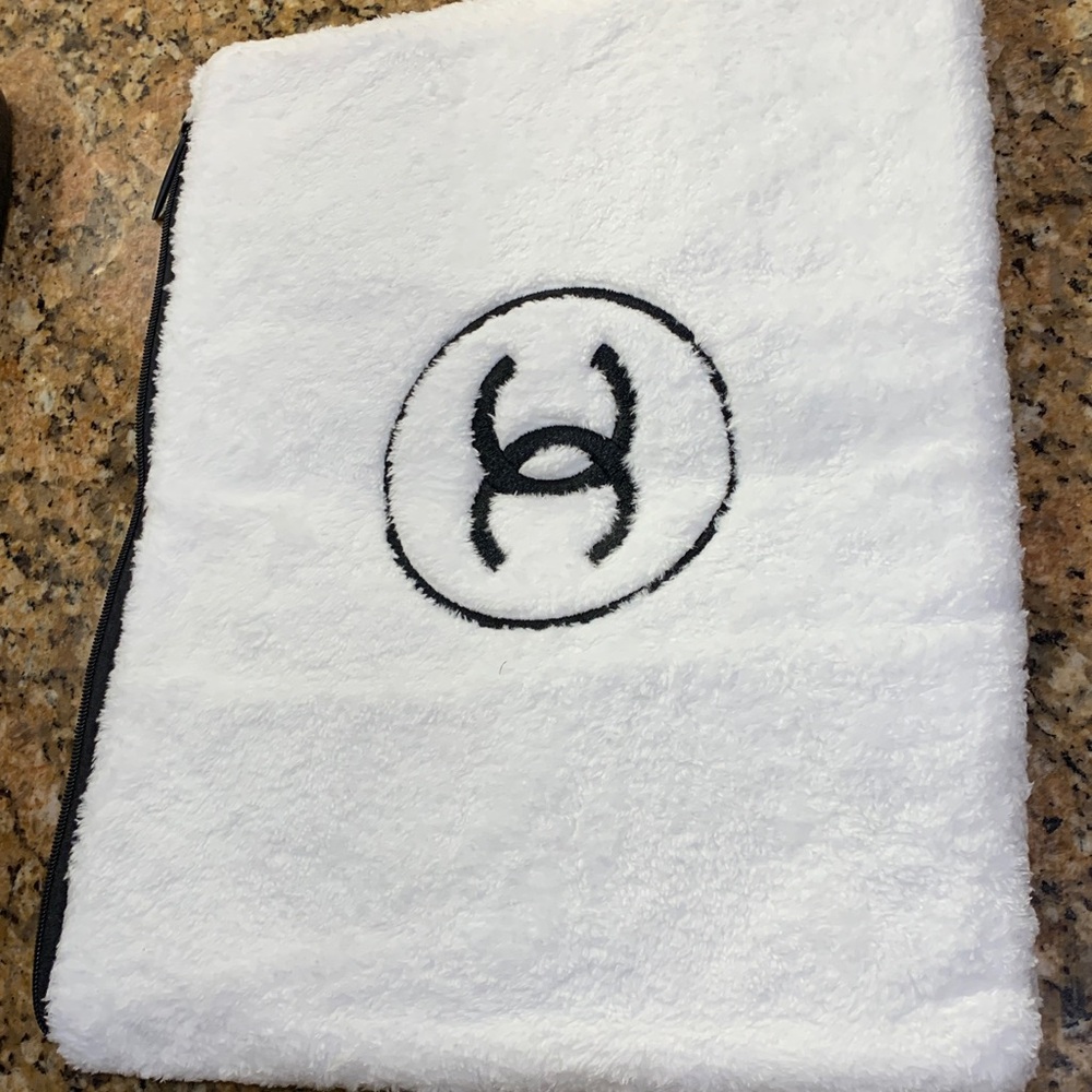 Authentic brand new CHANEL collectible large terry soft pouch/ cosmetic case - Picture 15 of 17